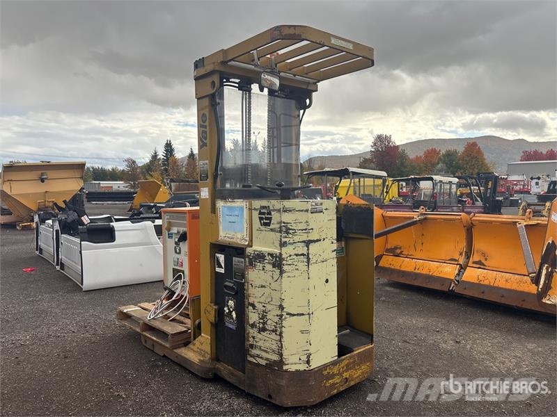 Yale NE030 3000 lb Order Picker 미디엄 리프트 오더 피커