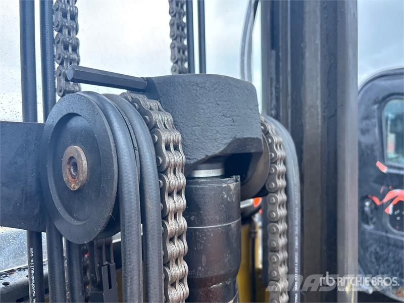 Yale NE030 3000 lb Order Picker 미디엄 리프트 오더 피커