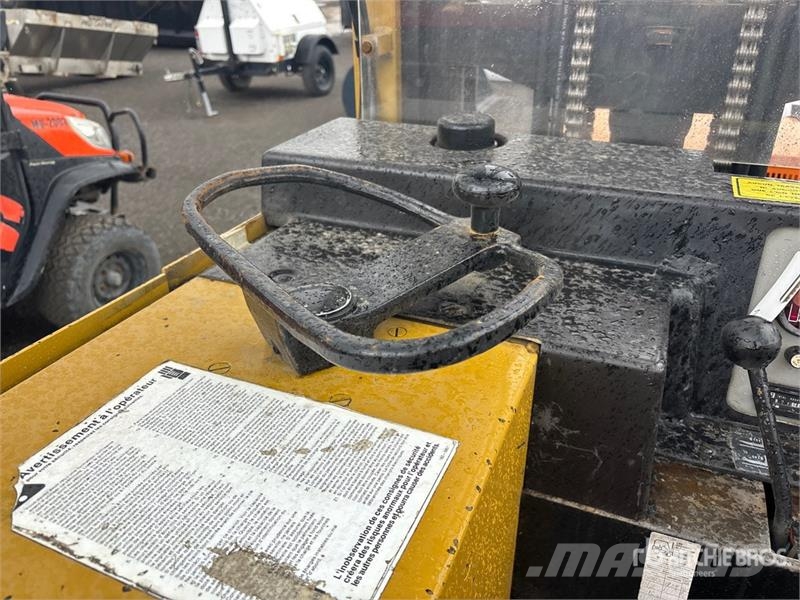 Yale NE030 3000 lb Order Picker 미디엄 리프트 오더 피커