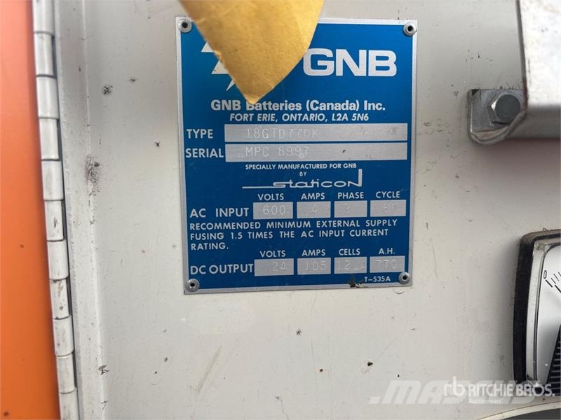 Yale NE030 3000 lb Order Picker 미디엄 리프트 오더 피커