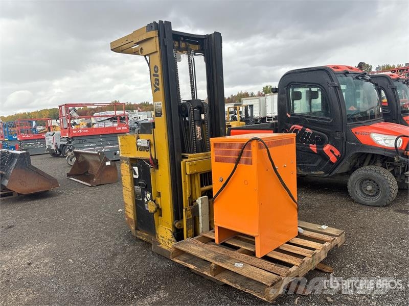 Yale NE030 3000 lb Order Picker 미디엄 리프트 오더 피커