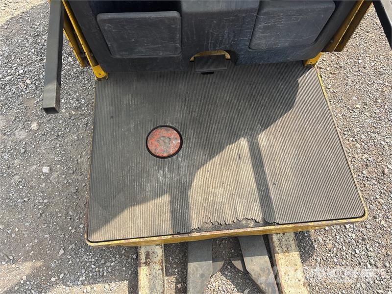 Yale OS030BEN36TE095 2500 lb Order Picker Välitasokeräilytrukit