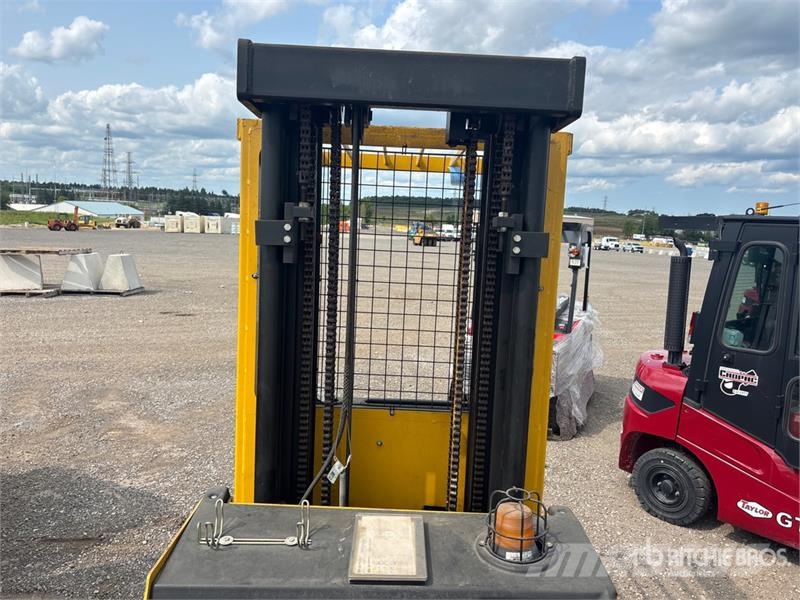 Yale OS030BEN36TE095 2500 lb Order Picker Välitasokeräilytrukit