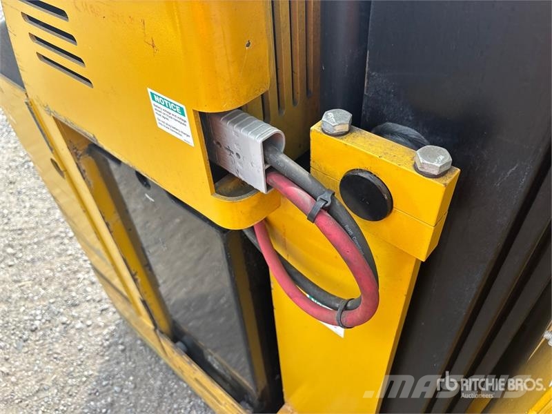 Yale OS030BEN36TE095 2500 lb Order Picker Välitasokeräilytrukit