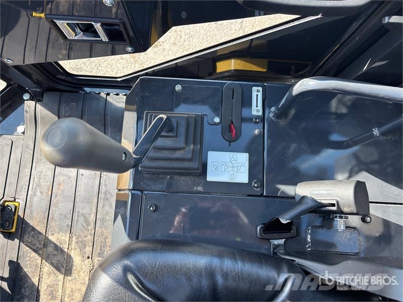 Yanmar V4-7 Wheel Loader Pale gommate