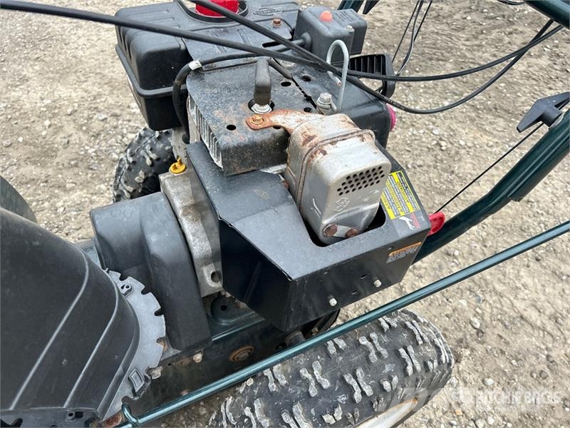 YardWorks 27 in 2 Way Walk-Behind Snow Blower Schneefräse
