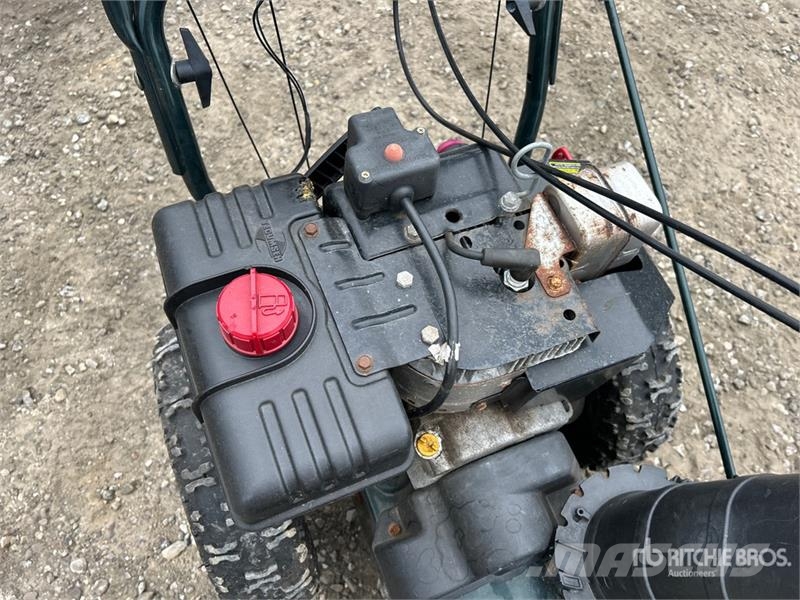 YardWorks 27 in 2 Way Walk-Behind Snow Blower Schneefräse