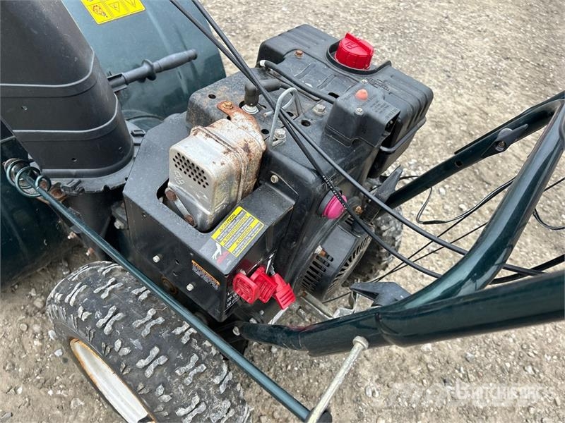 YardWorks 27 in 2 Way Walk-Behind Snow Blower Schneefräse