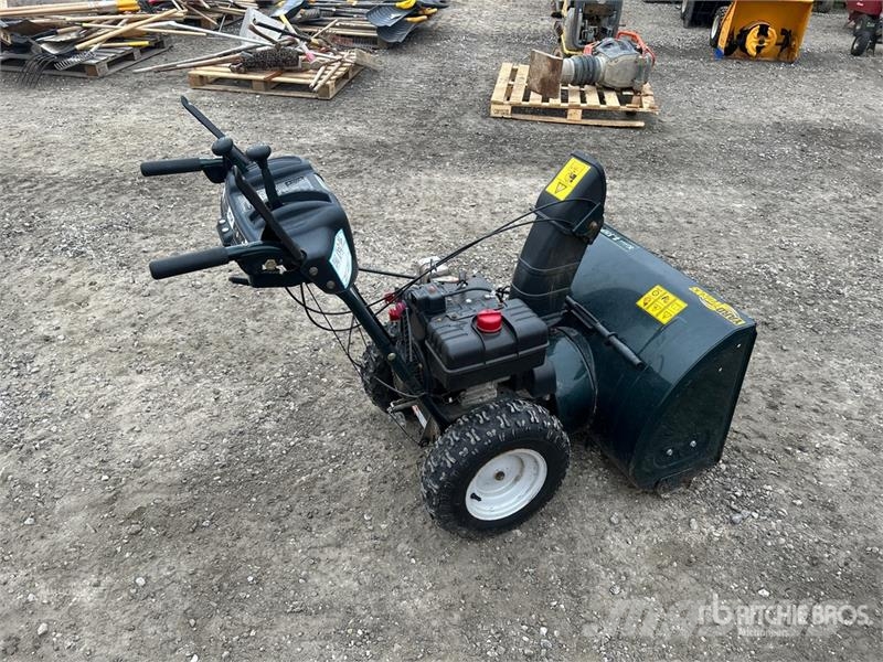 YardWorks 27 in 2 Way Walk-Behind Snow Blower Schneefräse