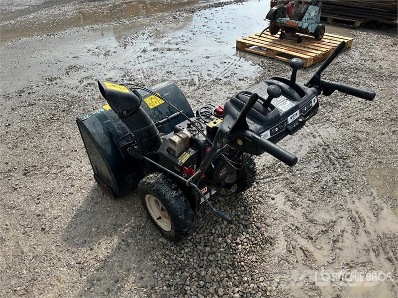  Yardworks 27 in Walk-Behind Snow Blower Snøfresere