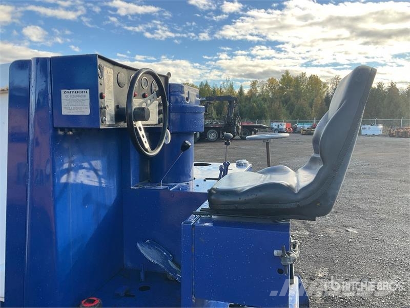Zamboni Ice Resurfacer Autres équipements pour route et neige