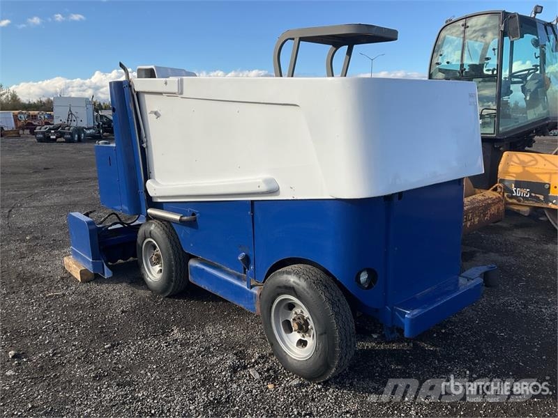Zamboni Ice Resurfacer Autres équipements pour route et neige