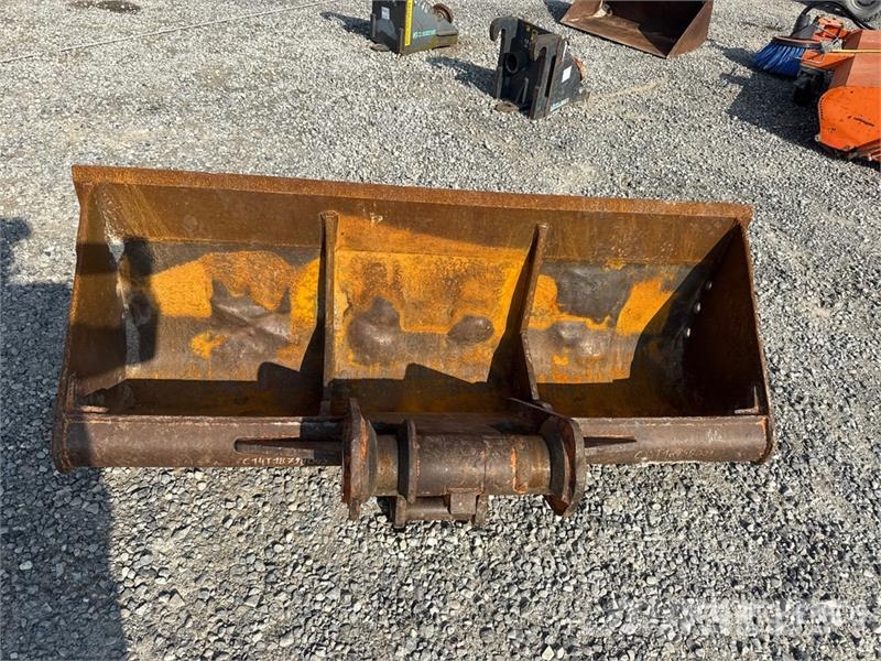 1800 mm Cleanup Bucket - Fits Hitachi ZX135 Kovalar