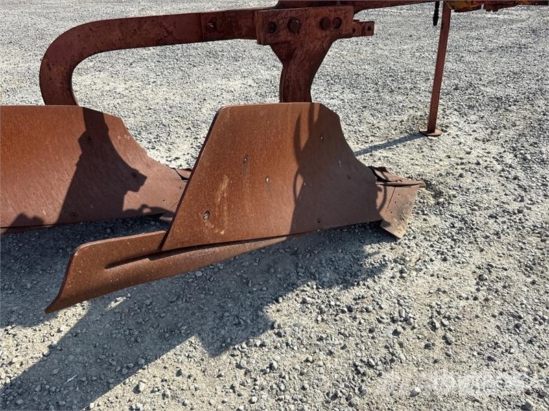2 Bottom Breaking Plow Chasse neige