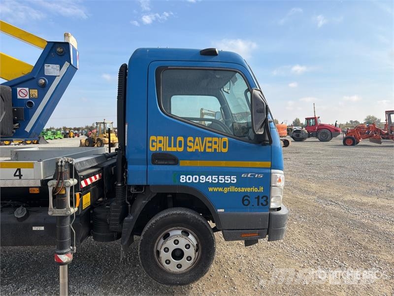  2007 Socage DA26 26 m on Mitsubishi  Canter 4x2 Bu Plataformas sobre camión