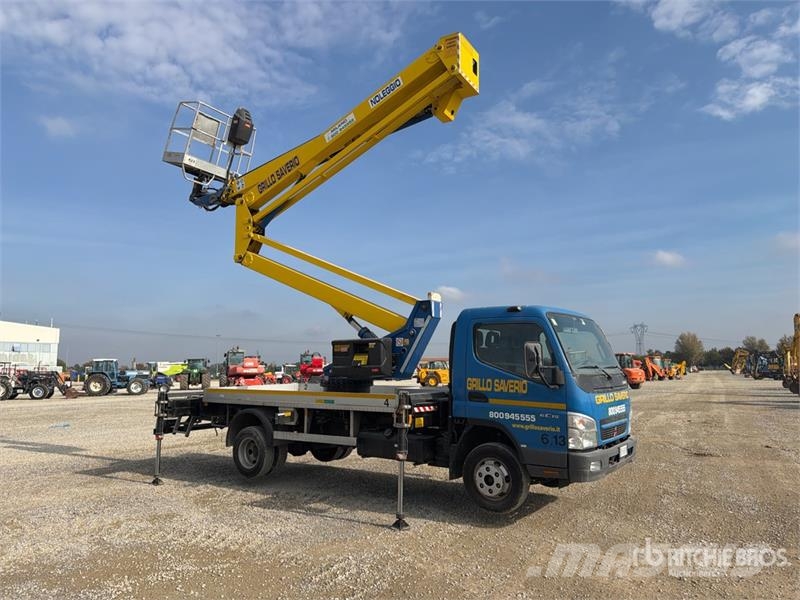  2007 Socage DA26 26 m on Mitsubishi  Canter 4x2 Bu Plataformas sobre camión