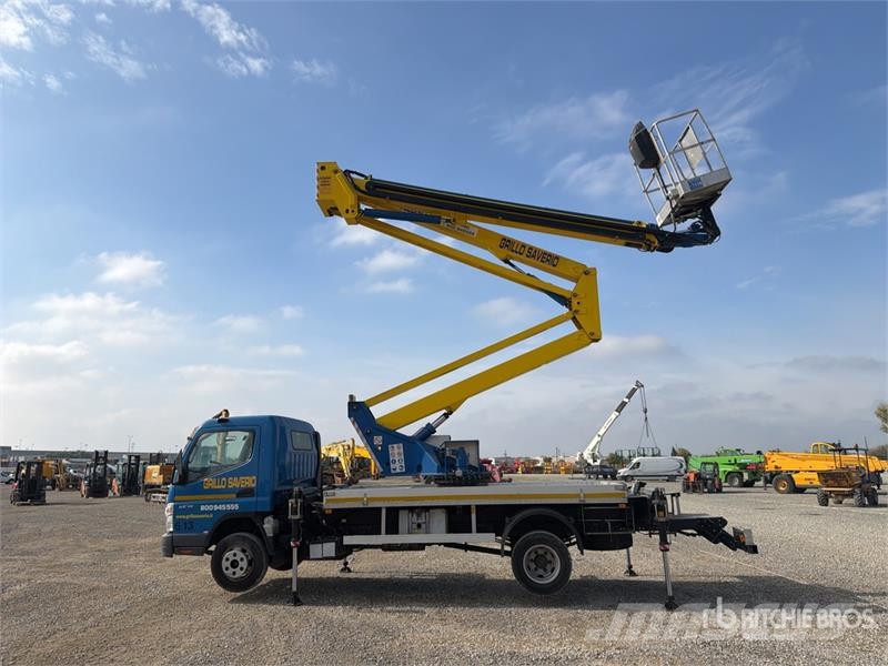  2007 Socage DA26 26 m on Mitsubishi  Canter 4x2 Bu Plataformas sobre camión
