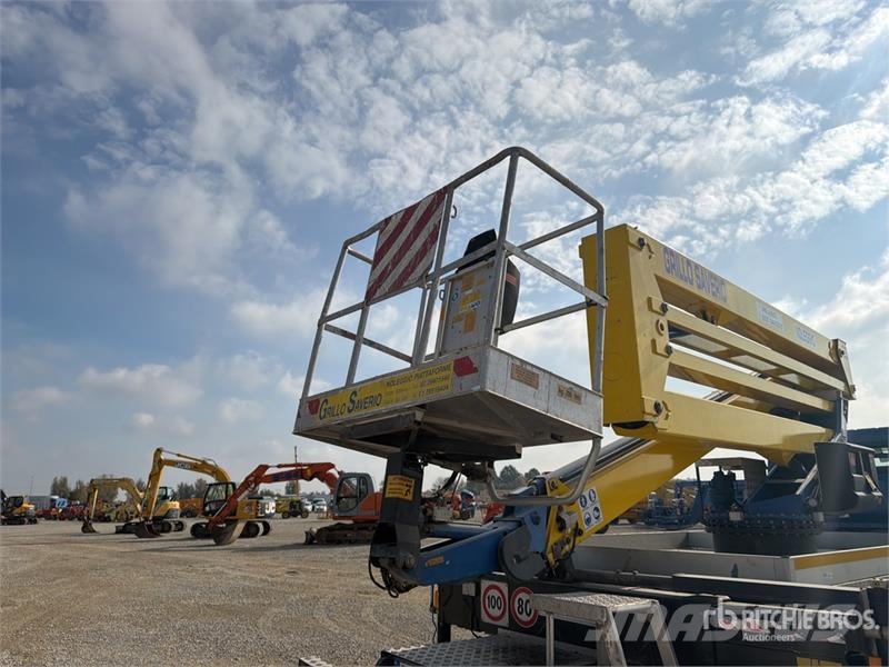  2007 Socage DA26 26 m on Mitsubishi  Canter 4x2 Bu Plataformas sobre camión