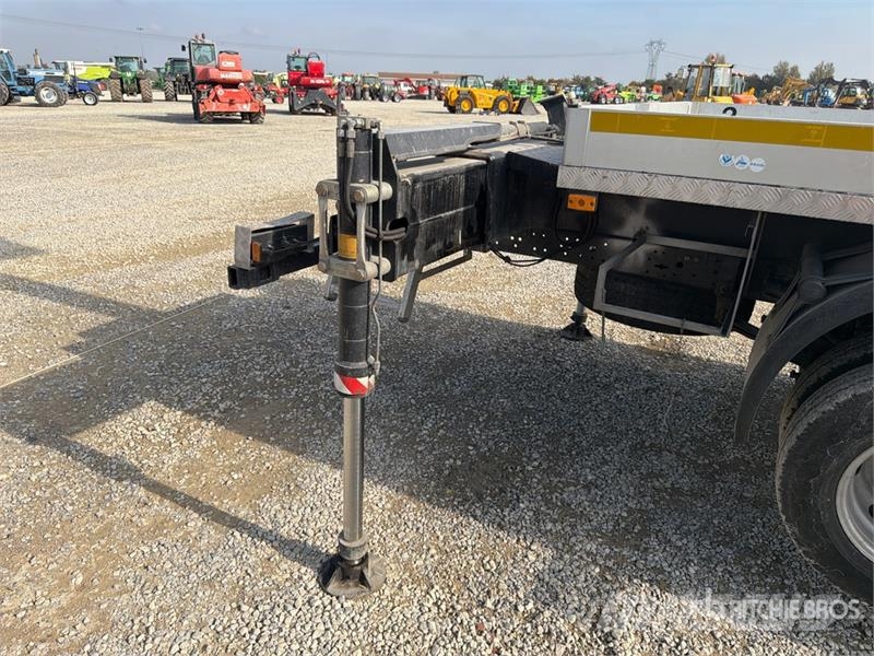 2007 Socage DA26 26 m on Mitsubishi  Canter 4x2 Bu Plataformas sobre camión