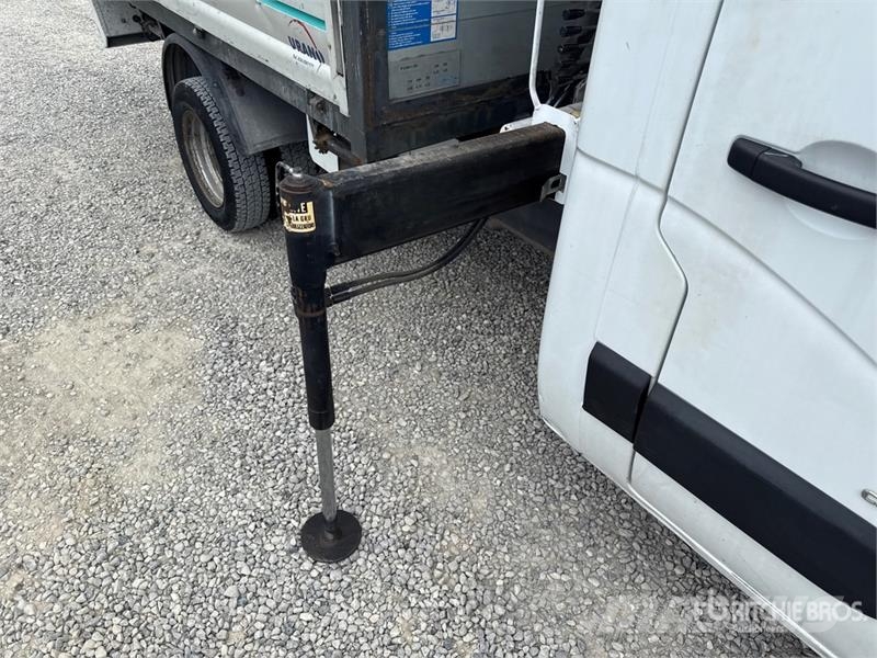 2010 Bonfiglioli P2300L 710 kg on Opel Movano Flat Kranwagen
