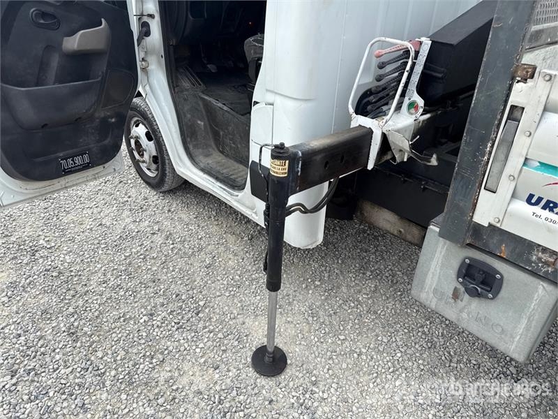 2010 Bonfiglioli P2300L 710 kg on Opel Movano Flat Kranwagen