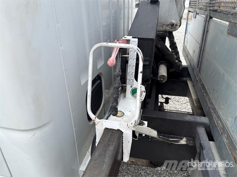 2010 Bonfiglioli P2300L 710 kg on Opel Movano Flat Kranwagen