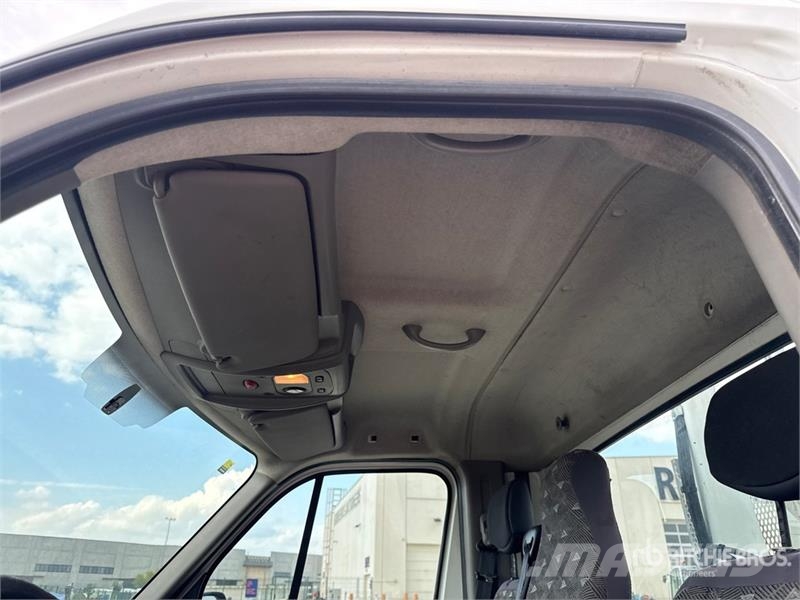 2010 Bonfiglioli P2300L 710 kg on Opel Movano Flat Kranwagen