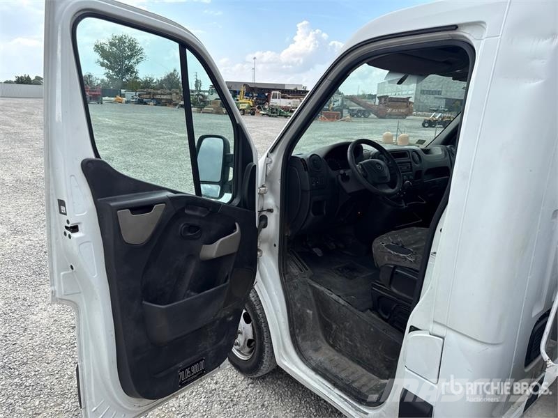 2010 Bonfiglioli P2300L 710 kg on Opel Movano Flat Kranwagen