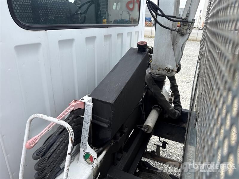 2010 Bonfiglioli P2300L 710 kg on Opel Movano Flat Kranwagen