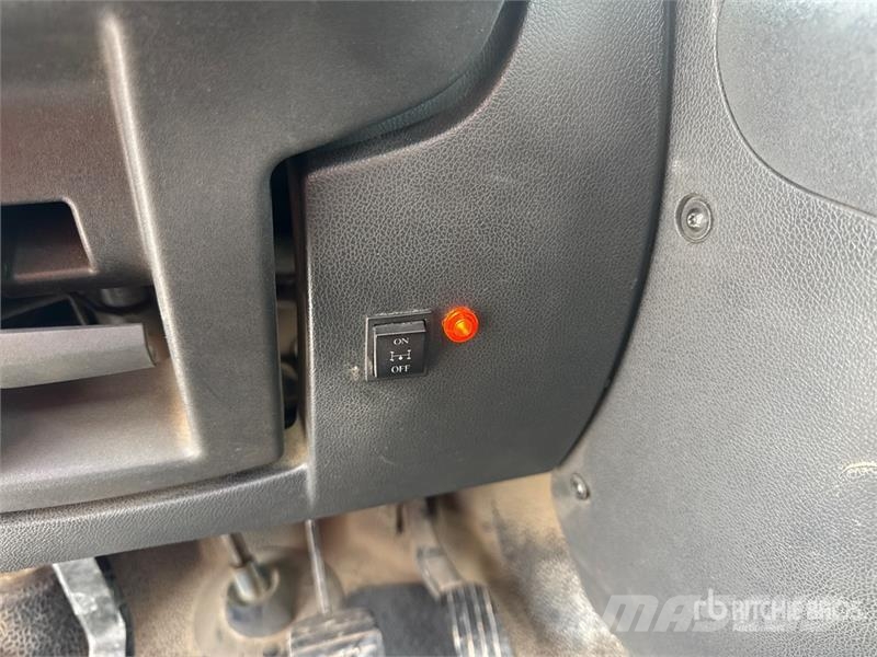 2010 Bonfiglioli P2300L 710 kg on Opel Movano Flat Kranwagen