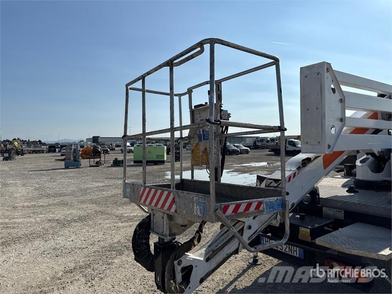 2017 Oil&Steel Snake 2010 H Plus 20 m on Nissan Ca Lastbilmonterede lifte