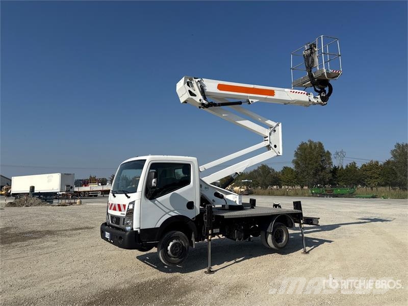 2017 Oil&Steel Snake 2010 H Plus 20 m on Nissan Ca Lastbilmonterede lifte