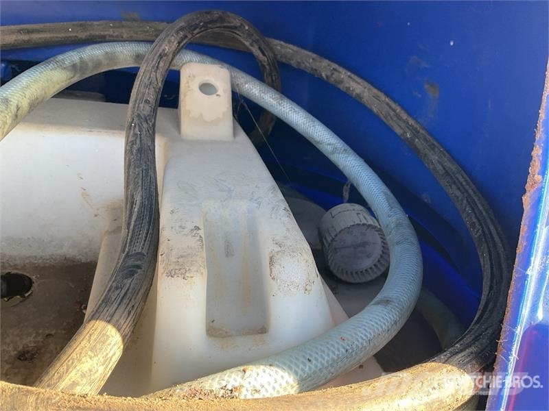2455 L Skid Mounted Poly Fuel Tank صهاريج الوقود والصهاريج الإضافية
