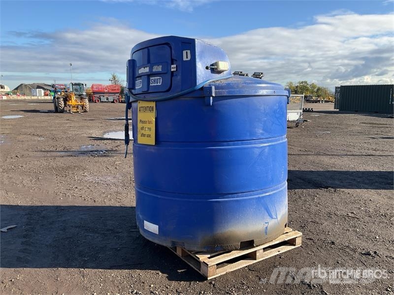 2455 L Skid Mounted Poly Fuel Tank Üzemanyag- és adaléktartályok