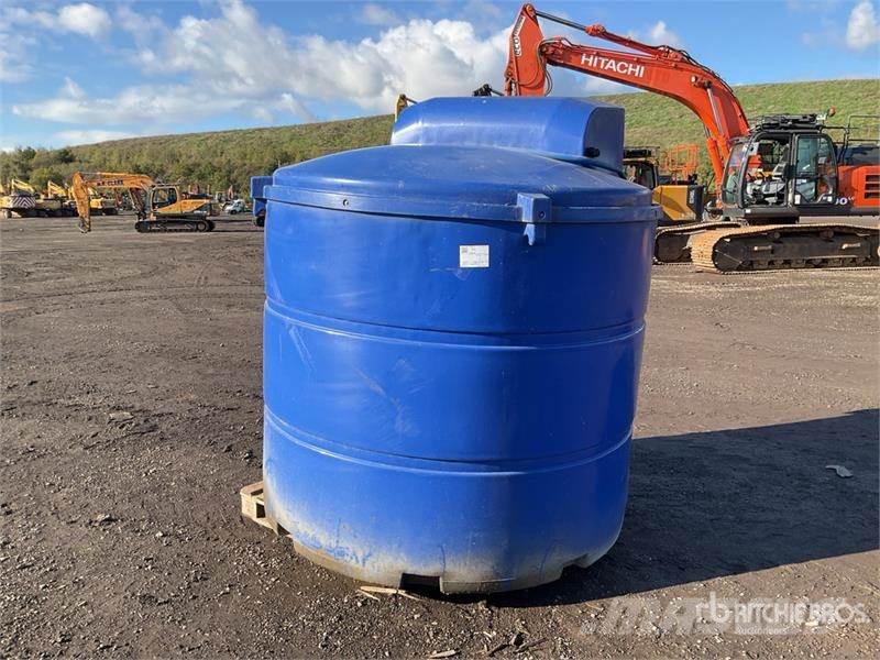 2455 L Skid Mounted Poly Fuel Tank Üzemanyag- és adaléktartályok