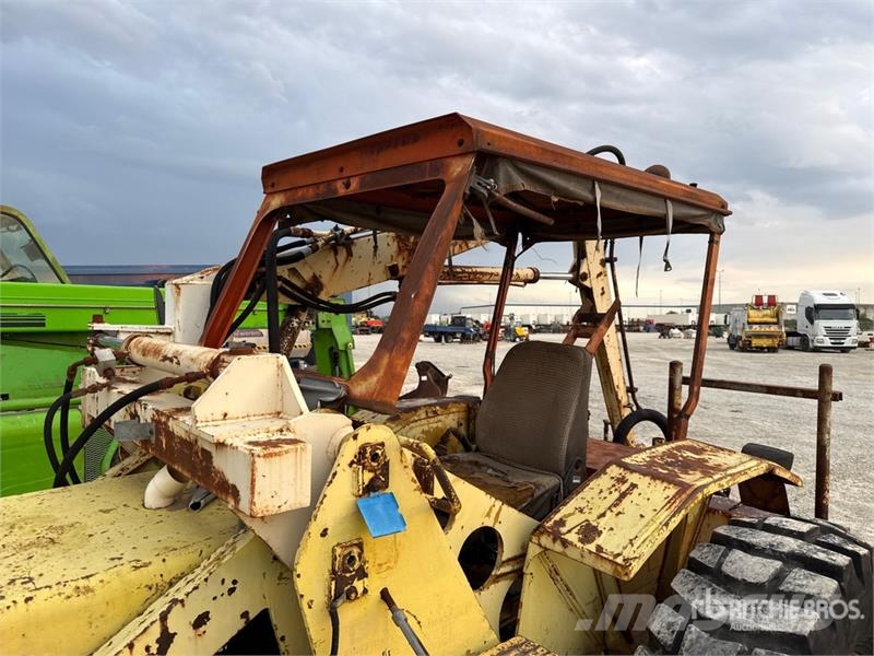  2WD Tractor (Inoperable) Τρακτέρ