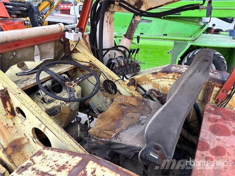  2WD Tractor (Inoperable) Τρακτέρ