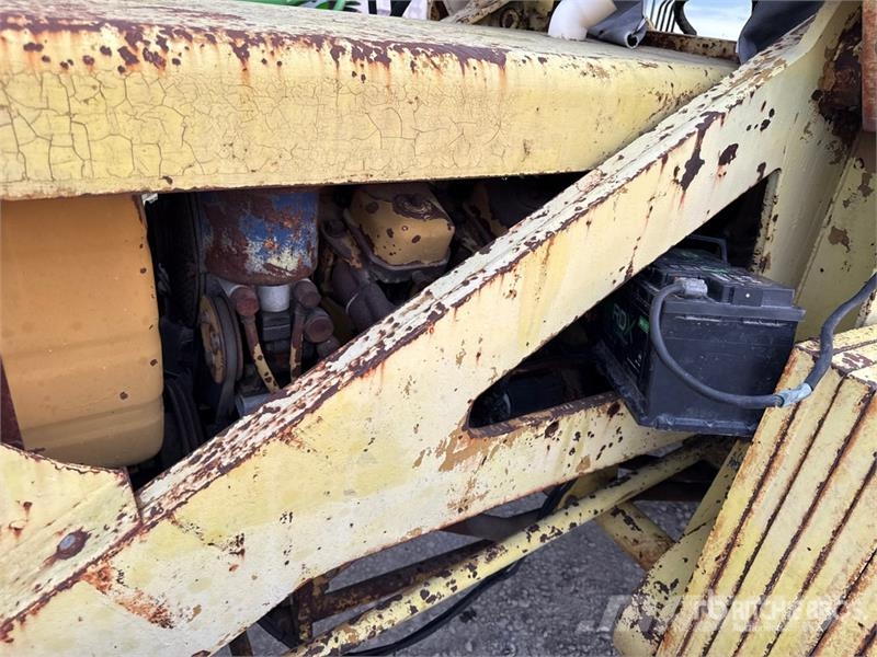  2WD Tractor (Inoperable) Τρακτέρ