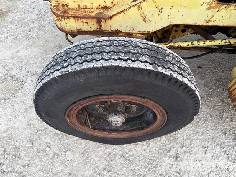  2WD Tractor (Inoperable) Τρακτέρ