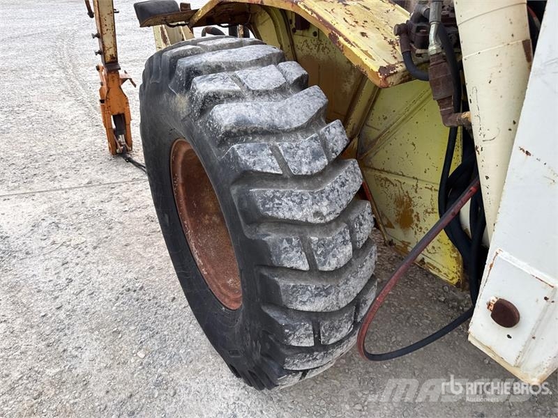  2WD Tractor (Inoperable) Τρακτέρ
