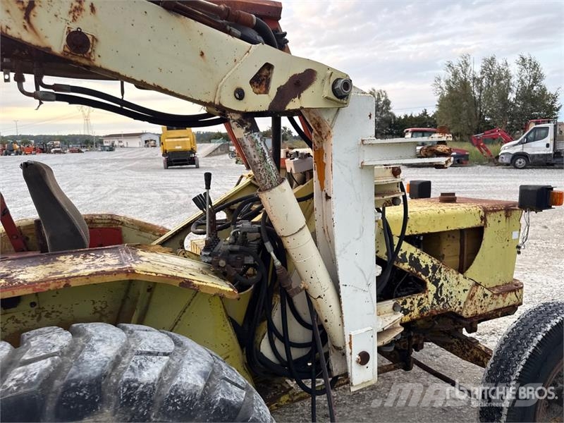  2WD Tractor (Inoperable) Τρακτέρ