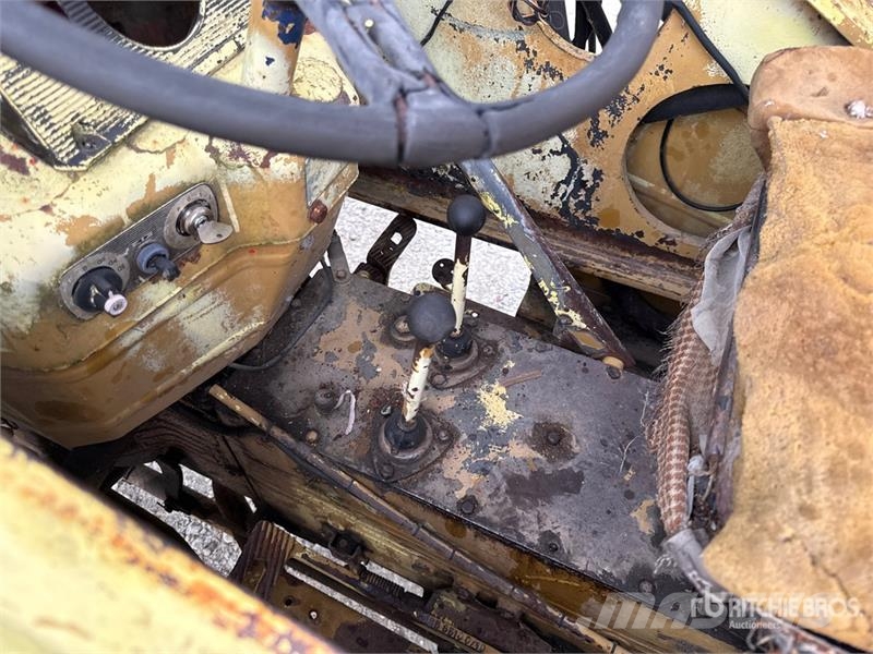  2WD Tractor (Inoperable) Τρακτέρ