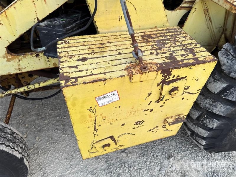  2WD Tractor (Inoperable) Τρακτέρ