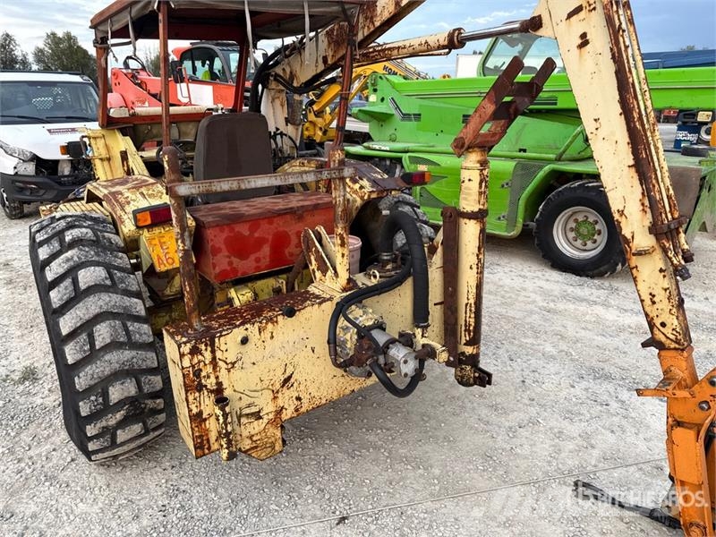  2WD Tractor (Inoperable) Τρακτέρ