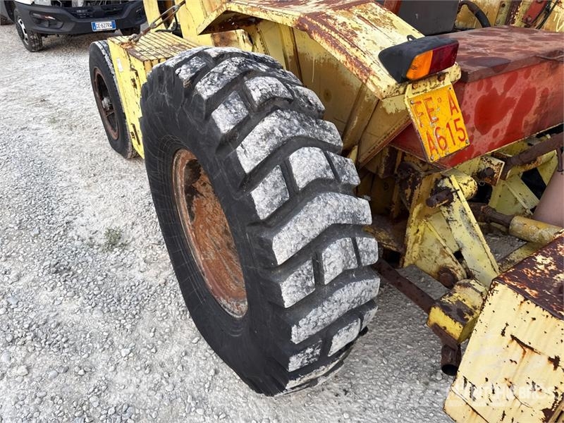  2WD Tractor (Inoperable) Τρακτέρ