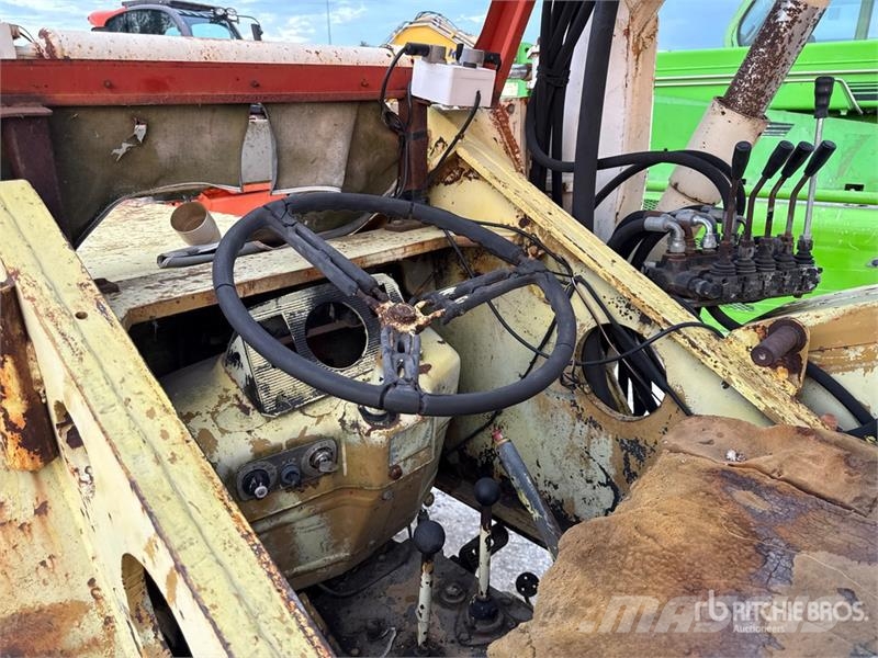  2WD Tractor (Inoperable) Τρακτέρ
