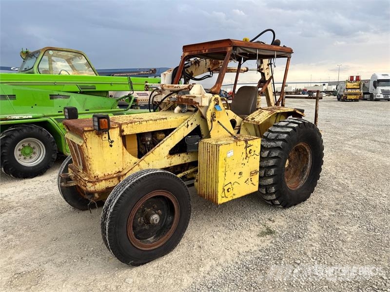  2WD Tractor (Inoperable) Τρακτέρ
