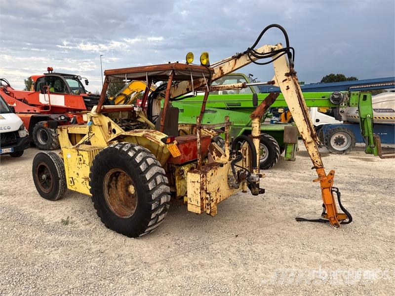  2WD Tractor (Inoperable) Τρακτέρ