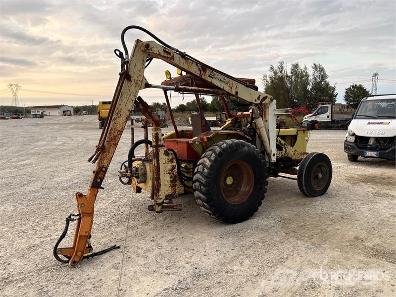  2WD Tractor (Inoperable) Τρακτέρ