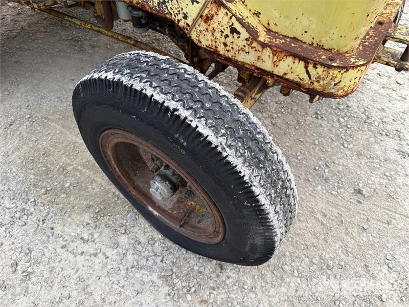  2WD Tractor (Inoperable) Τρακτέρ